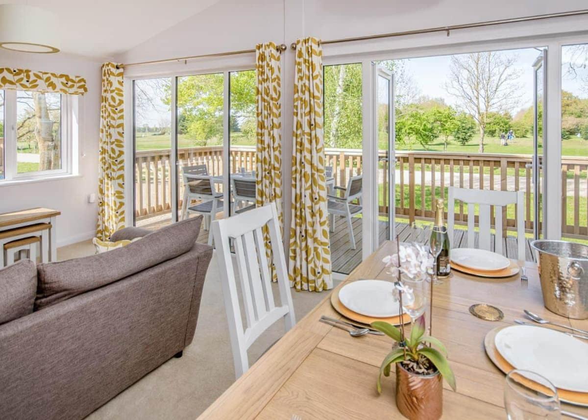 Hawthorn Glen Lodges Downham Market Extérieur photo